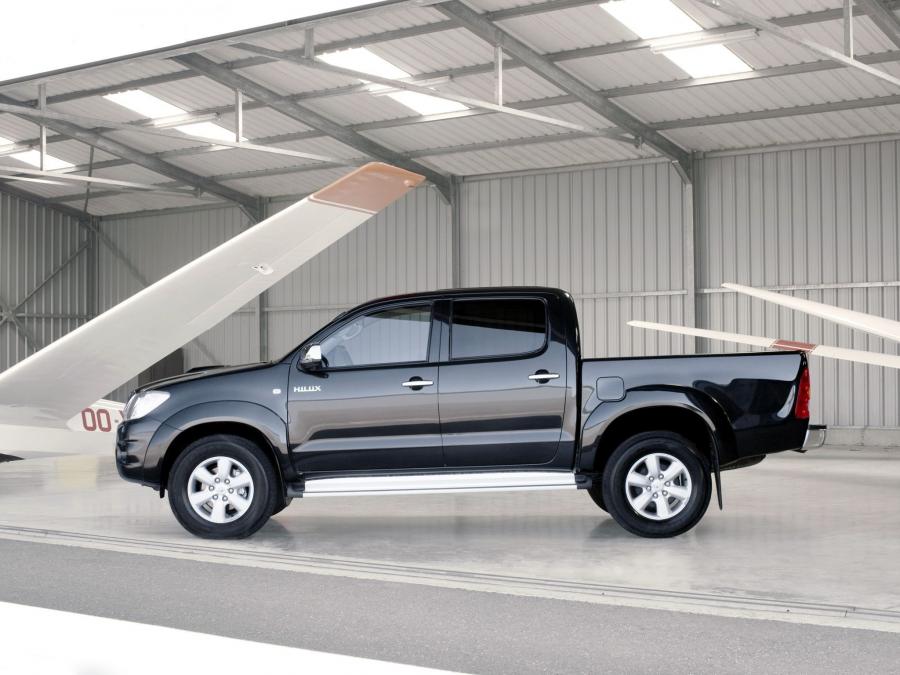  Toyota Hilux Double Cab 2008 года  (фото 17 из 30)